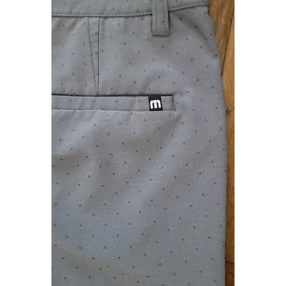 Travis Mathew Men's Gray Button Front Pockets Golf Performance Shorts Sz 34x9 - Picture 3 of 4